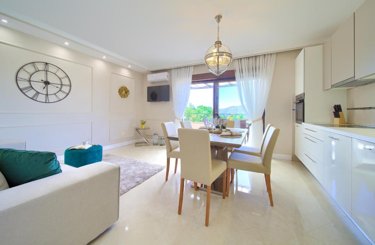 Luxury Apartments Villa Stina Pinezići Dış mekan fotoğraf